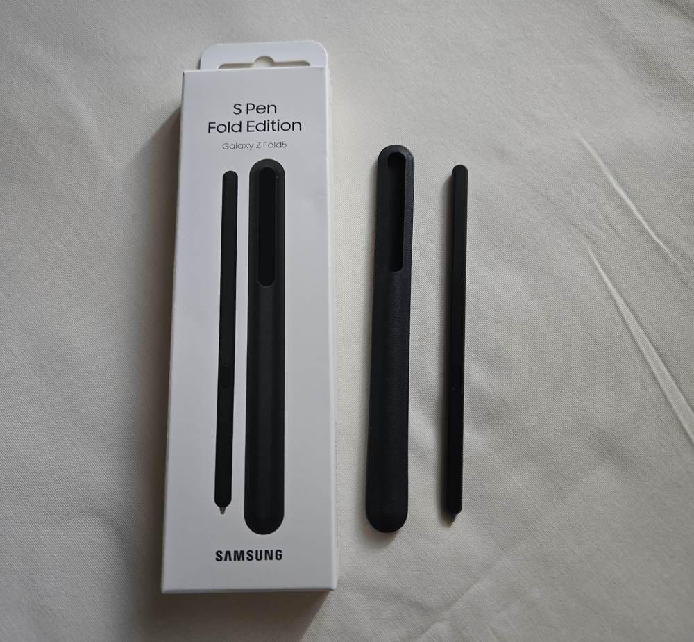 Samsung S Pen Fold Edition Stylus with Black Sleeve